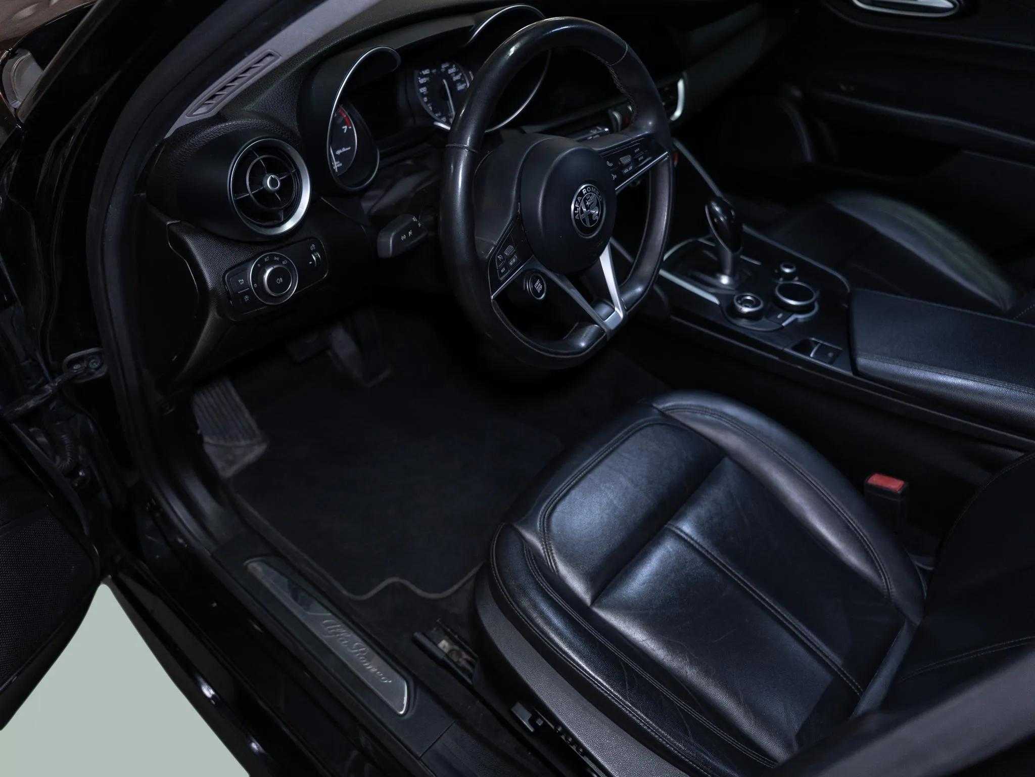 2017 Alfa romeo Giulia (952)