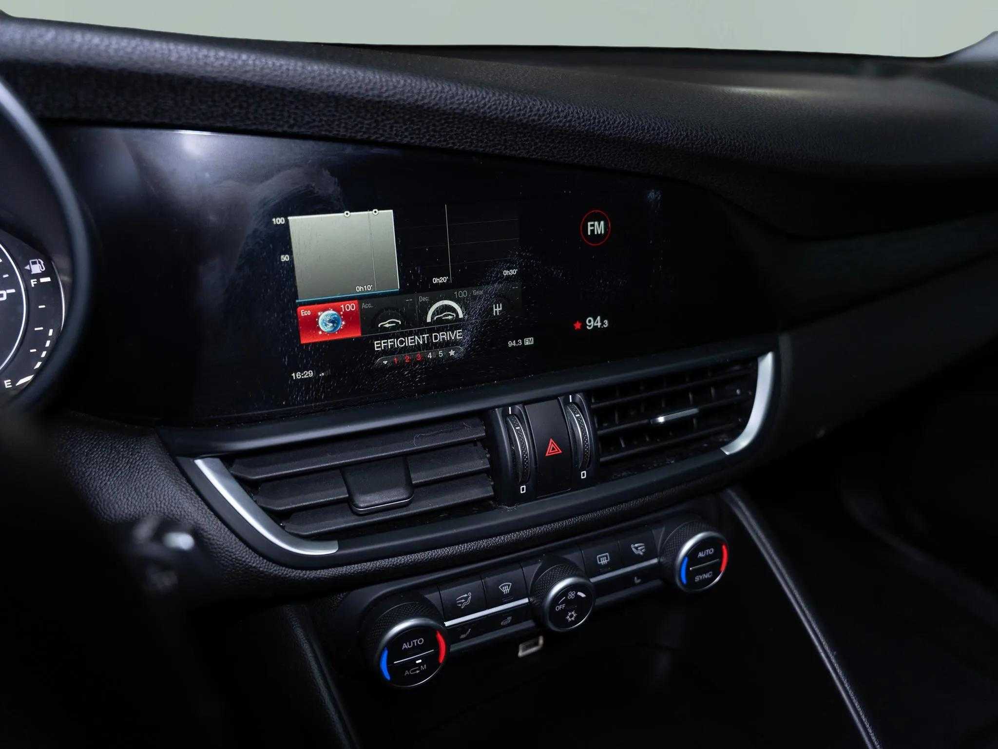 2017 Alfa romeo Giulia (952)