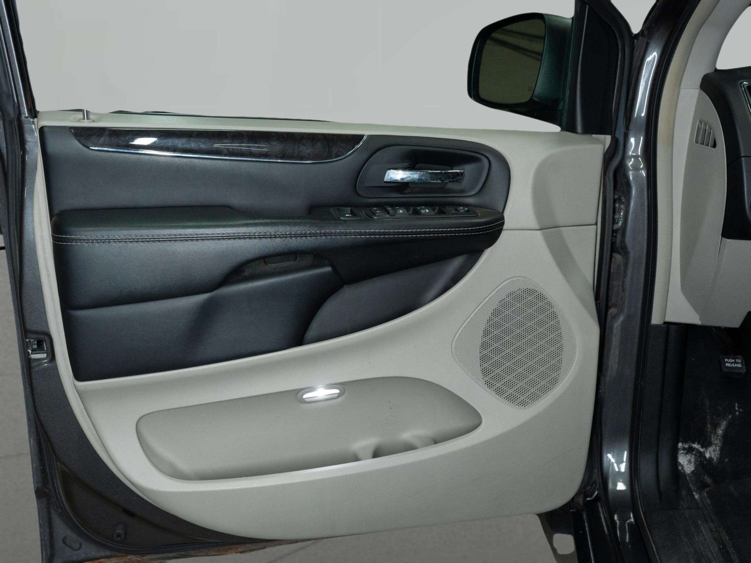 2015 CHRYSLER TOWN & COUNTRY
