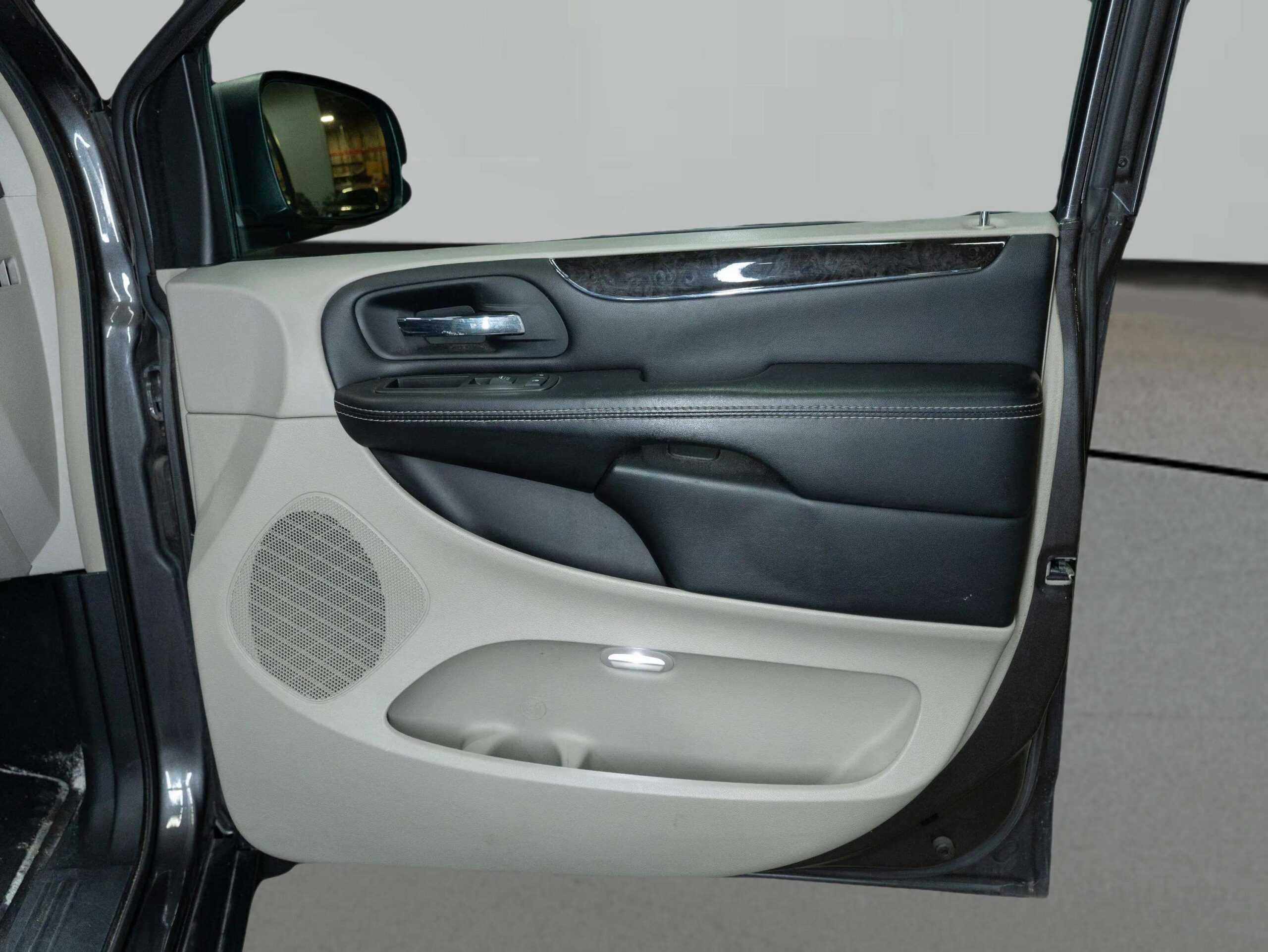 2015 CHRYSLER TOWN & COUNTRY